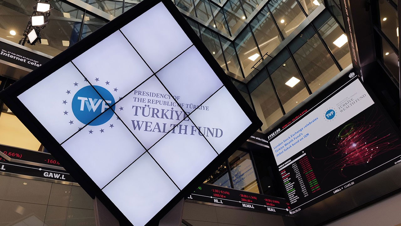 londra-borsasinda-gong-turkiye-varlik-fonunun-rekor-taleple-tamamlanan-sukuk-ihraci-icin-caldi-ZBPJ8BC8.jpg
