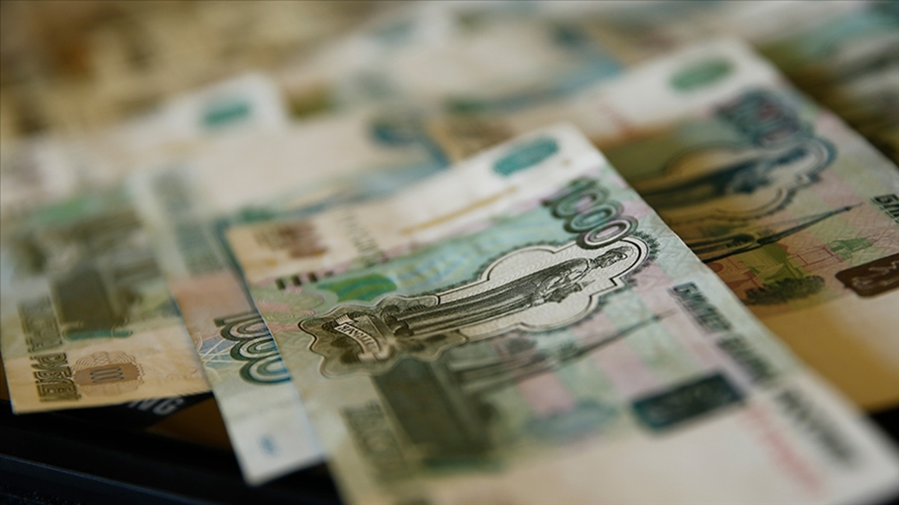 Rus ekonomisinde bir ilk! Nominal değeri ilk kez 200 trilyon rubleye ulaştı