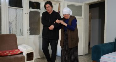 5 ay sonra evsiz kalacak! 75 yaşındaki görme engelli Emine teyze gözyaşlarıyla seslendi: Tek göz oda istiyorum