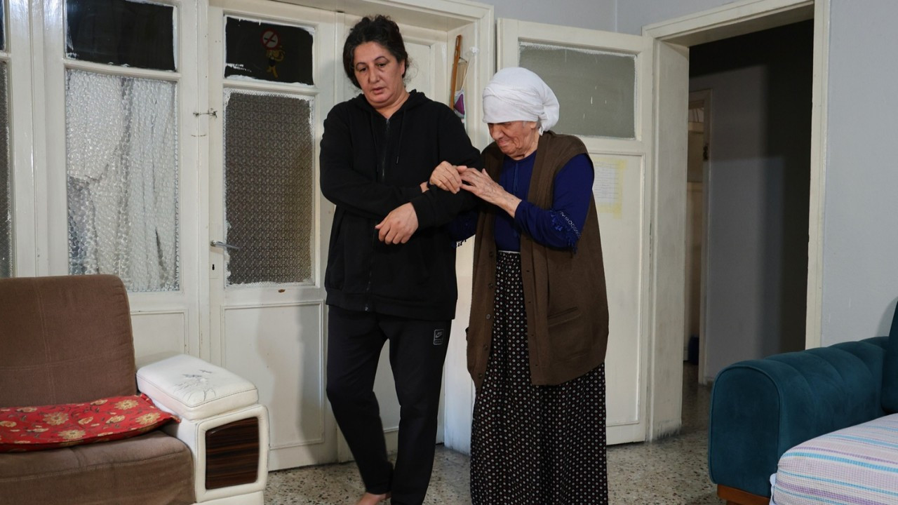 5-ay-sonra-evsiz-kalacak-75-yasindaki-gorme-engelli-emine-teyze-gozyaslariyla-seslendi-tek-JpsKMKKQ.jpg