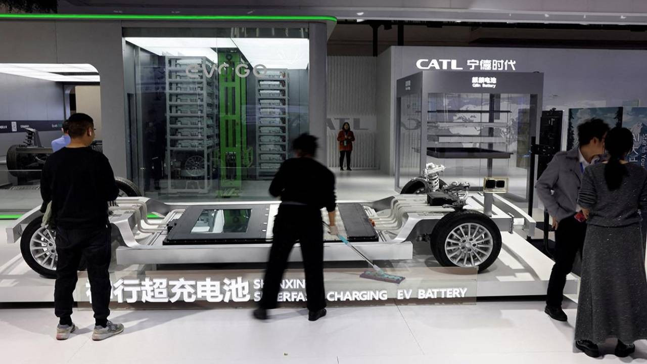 5-dakikada-500-km-catlden-batarya-devrimi-byd-ve-teslayi-solladi-RPnBmltK.jpg