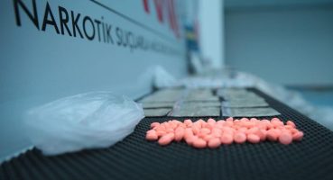 Adana’da uyuşturucu operasyonu: Valizden 6 binin üzerinde hap çıktı!