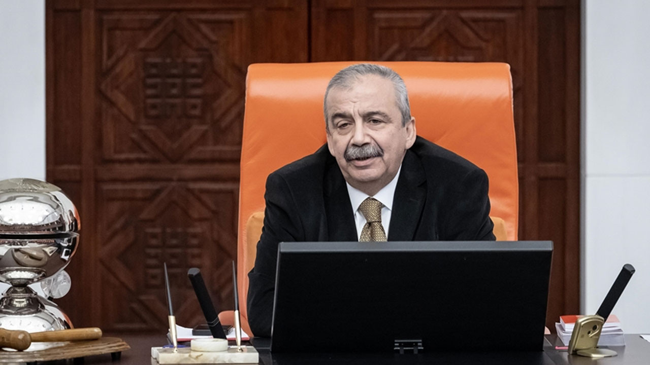 ak-partiden-sirri-sureyya-onder-aciklamasi-durumu-nasil-YPaKBC5Z.jpg