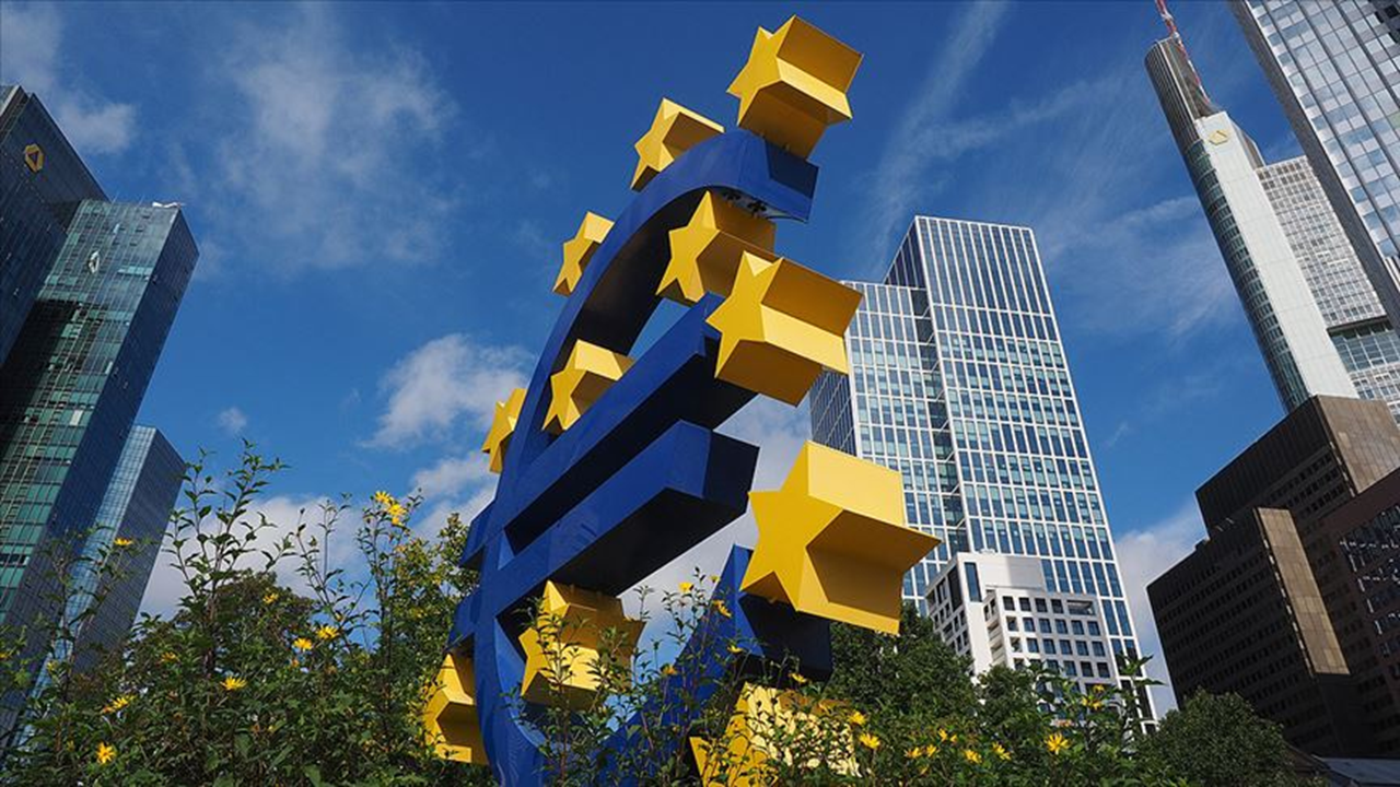 euro-bolgesinde-buyume-hizi-yavasladi-hizmet-sektoru-daraldi-imalat-surprizi-H8FiD86r.png