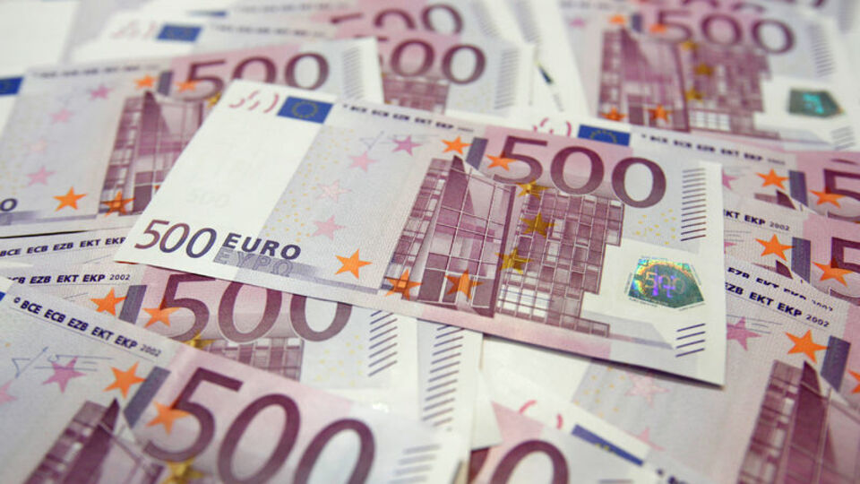 hazinenin-euro-tahviline-talep-uc-kati-asti-UgetVd7Q.jpg