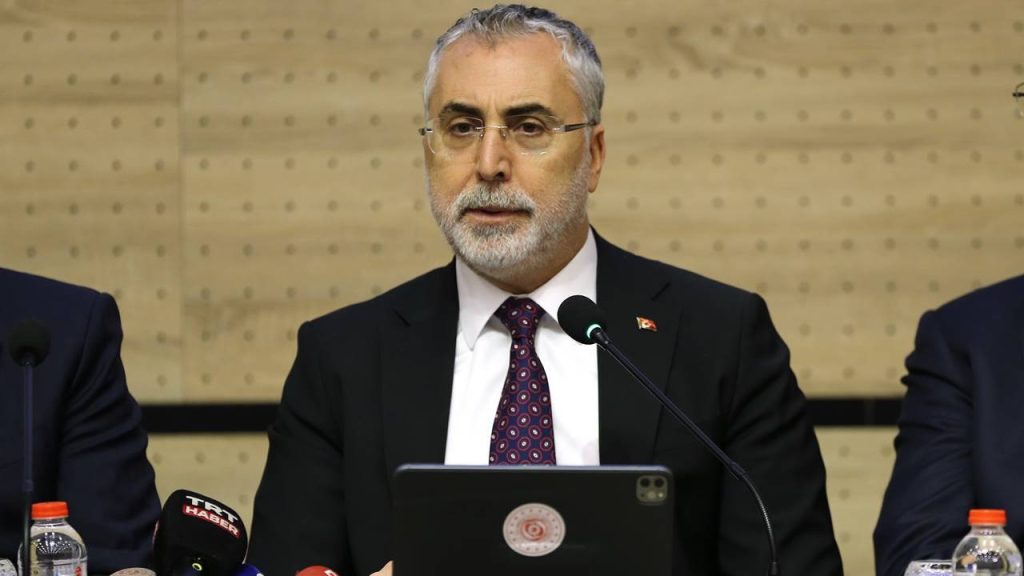 bakan-isikhan-isgucune-katilim-yukseldi-istihdam-208-bin-kisi-artti-G9a8KPTv.jpg